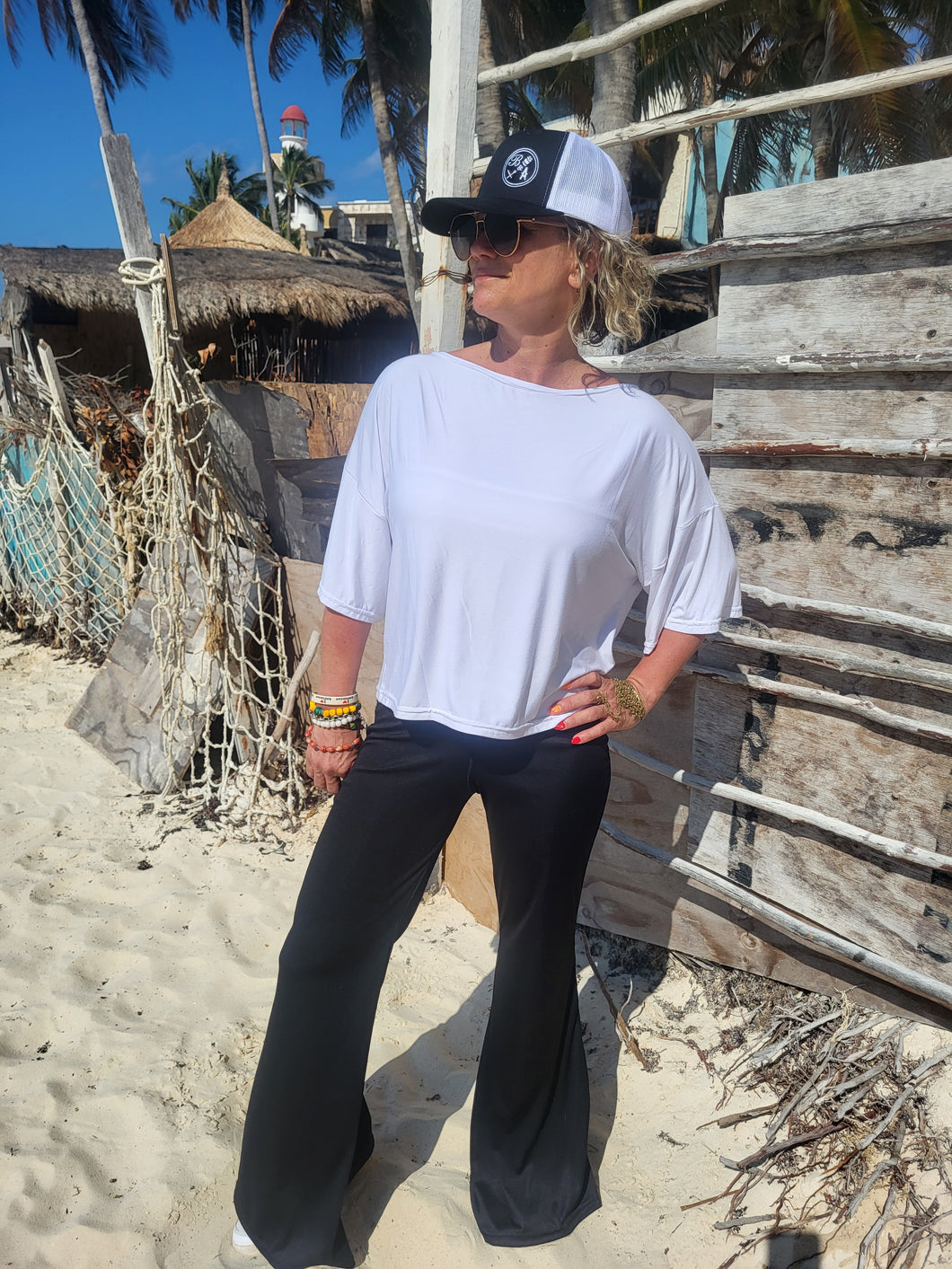 Chandail ample blanc 35$ Pantalon pattes larges 50$