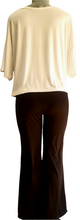 Charger l&#39;image dans la galerie, Chandail ample blanc 35$ Pantalon pattes larges 50$
