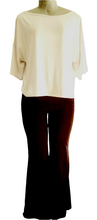 Charger l&#39;image dans la galerie, Chandail ample blanc 35$ Pantalon pattes larges 50$
