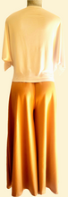 Charger l&#39;image dans la galerie, Chandail blanc drappé 45$ Pantalon pallazzo beige 65$
