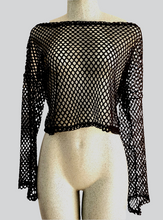 Charger l&#39;image dans la galerie, Jeans recyclé 55$        Chandail maille noir 35$
