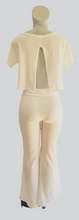 Charger l&#39;image dans la galerie, Ensemble blanc à motif, chandail 35$, pantalon 55$.
