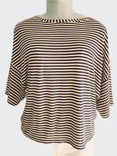 Charger l&#39;image dans la galerie, Chandail ligné marine 35$ Pantalon blanc large 55$
