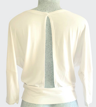 Charger l&#39;image dans la galerie, Chandail blanc dos ouvert 45$   Pallazzo bleu 55$
