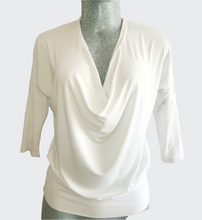 Charger l&#39;image dans la galerie, Chandail blanc dos ouvert 45$   Pallazzo bleu 55$
