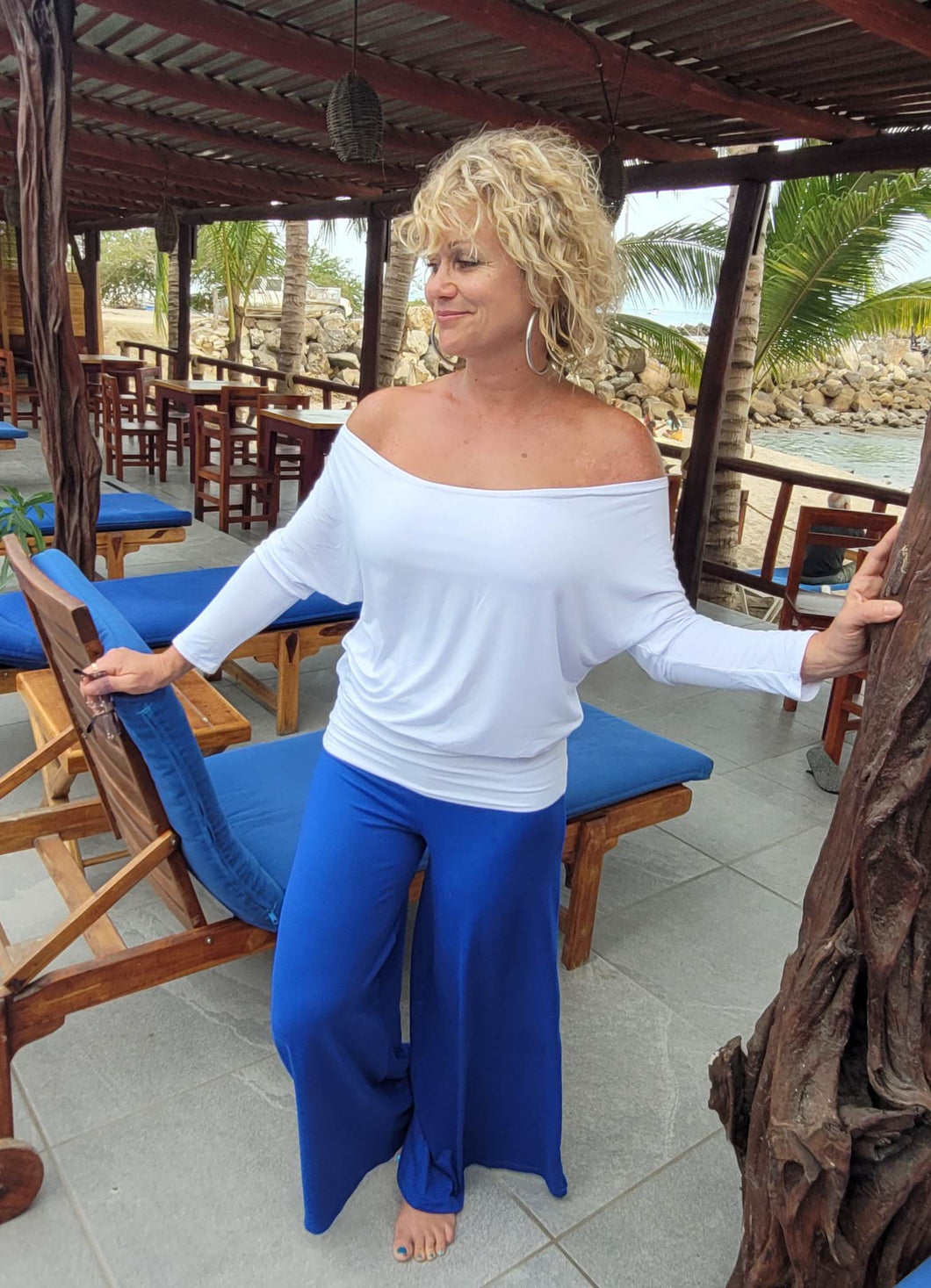 Chandail blanc dos ouvert 45$   Pallazzo bleu 55$