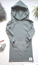 Charger l'image dans la galerie, Hoodie robe grise 59$
